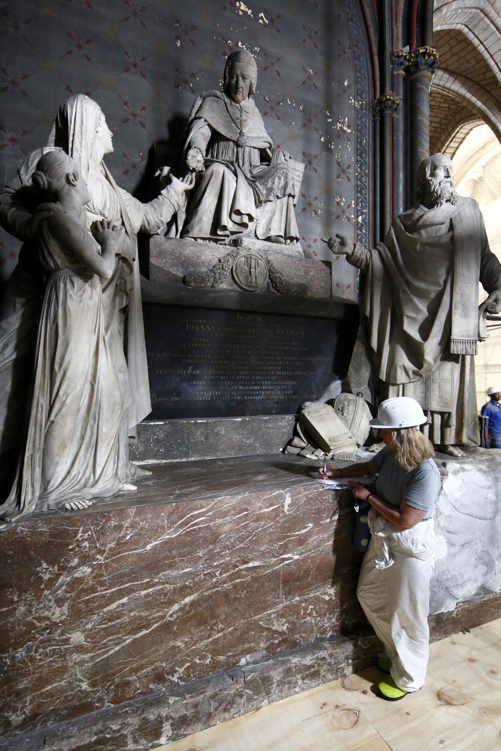 Restaurateur de sculpture 4.jpg