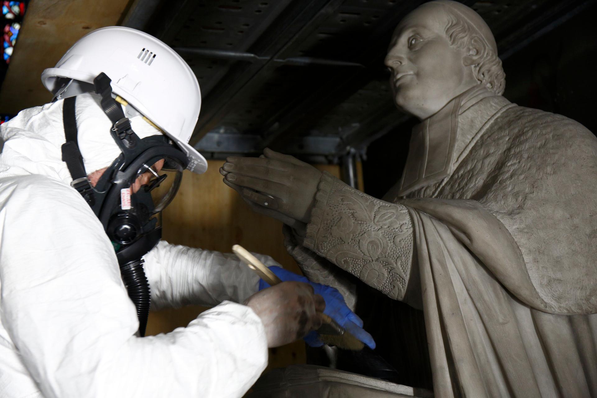 Restaurateur de sculpture 5.jpg