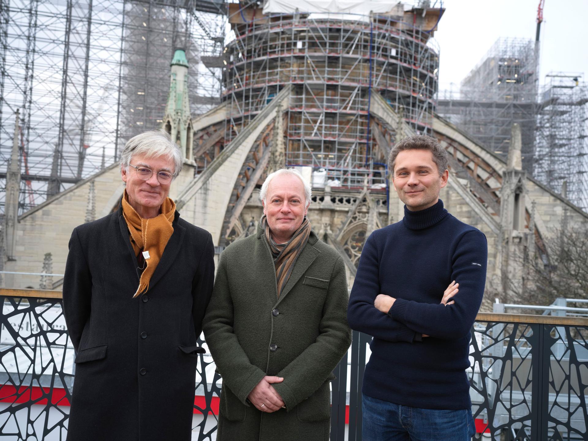 Pascal Prunet, Philippe Villeneuve (mandataire) et Rémi Fromont, architectes en chef des monuments historiques chargés de la restauration de Notre-Dame. ©David Bordes - RNDP Architecte en chef 2.jpg