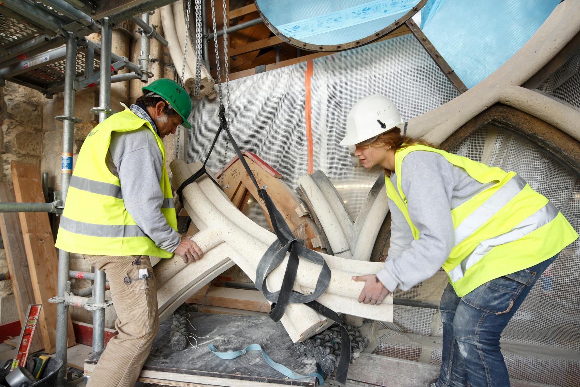 Replacing a tracery stone in the upper bay of the South choir © David Bordes – EP RNDP David Bordes.jpg