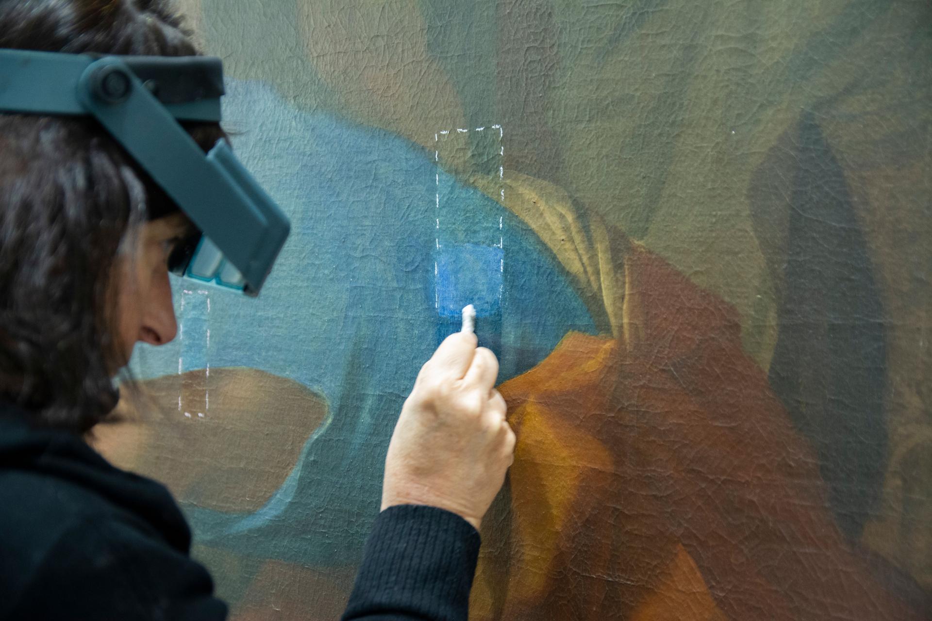 Restauration des Mays. ©Arcanes – DRAC Ile-de-France Peinture 4.jpg