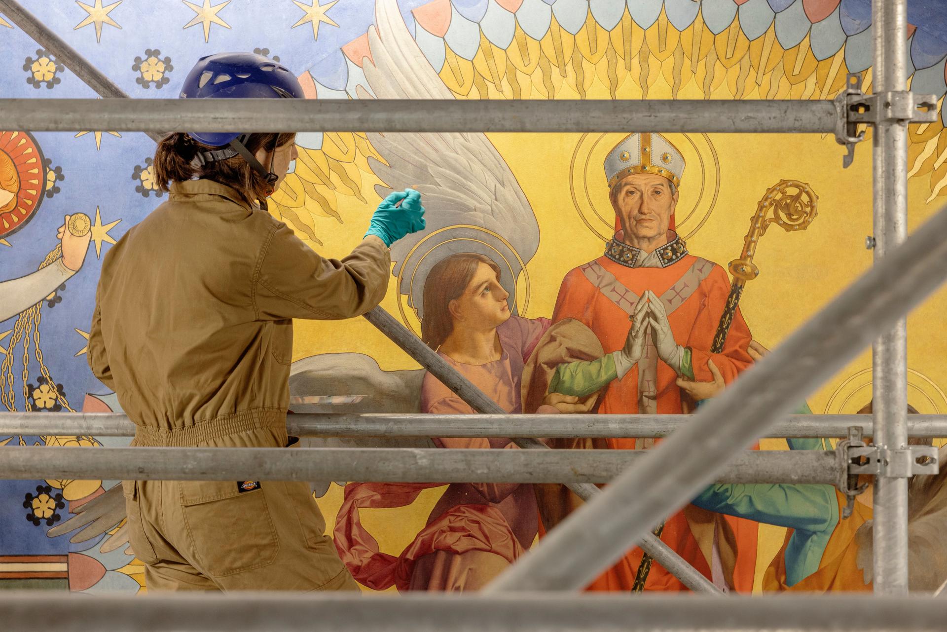 Restoring wall paintings in Saint-Marcel chapel© Patrick Zachmann – Magnum Photos / EP RNDP ZAC2022040G1110-9644.jpg